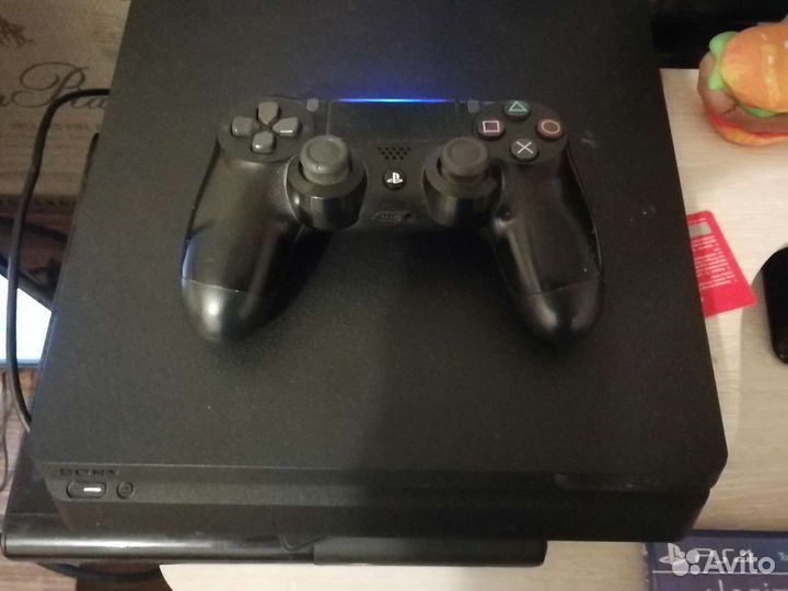 Sony PS4 slim 1tb. 10.50