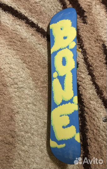 Сноуборд с креплениями и ботинками
