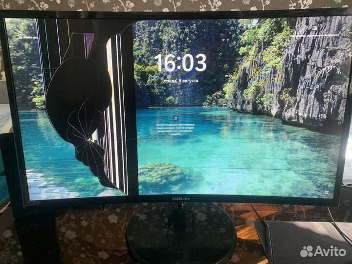 Изогнутый монитор Samsung 27