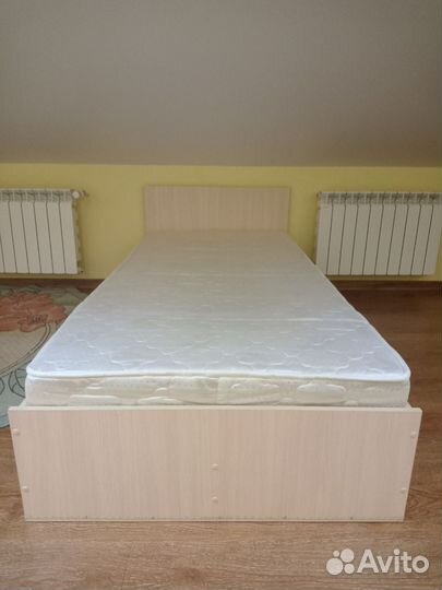 Кровать