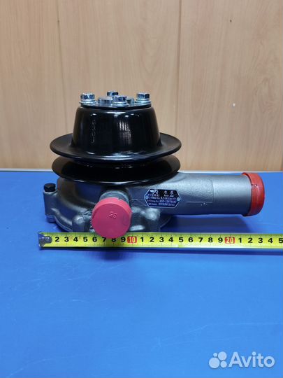 Насос водяной Yuchai YC6108G 630-1307010C