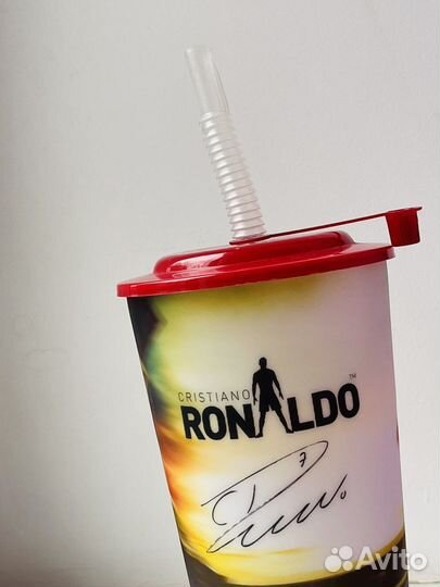 Кружка пластиковая с крышкой и трубочкой