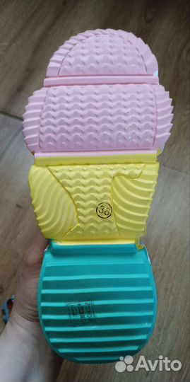 Кроссовки новые 36