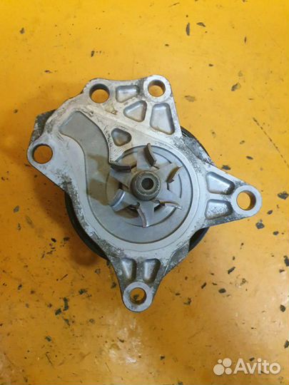 Помпа водяная насос тойота toyota 1.0 1KR-FE 1krfe