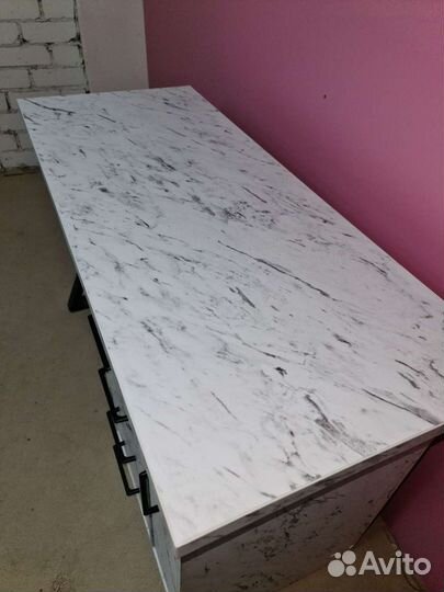 Маникюрный стол