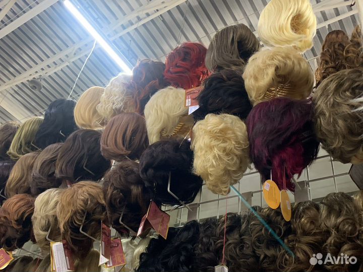 Парики,шиньоны,пряди,хвосты на ленте)