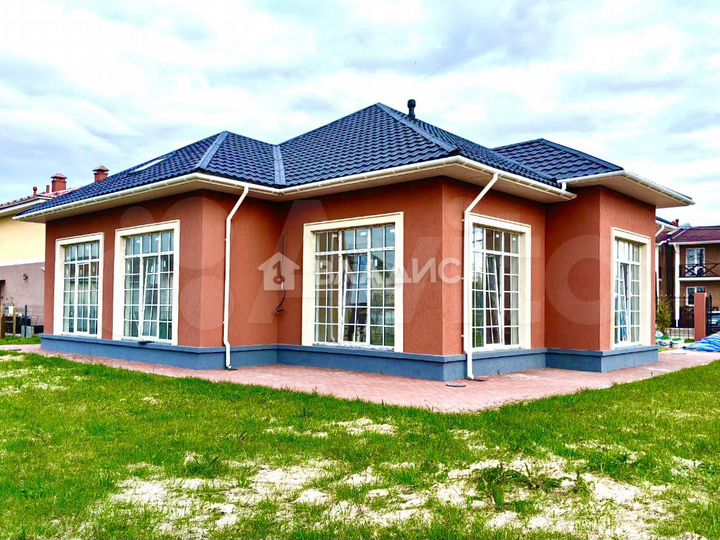 Дом 259,7 м² на участке 9,7 сот.