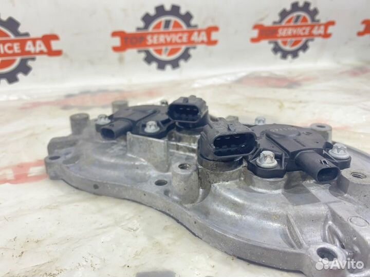 Крышка головки блока цилиндров левая Mercedes-Benz