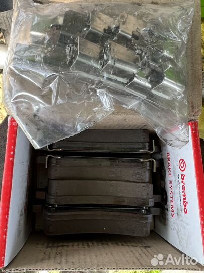 Тормозные колодки brembo P59060 задние