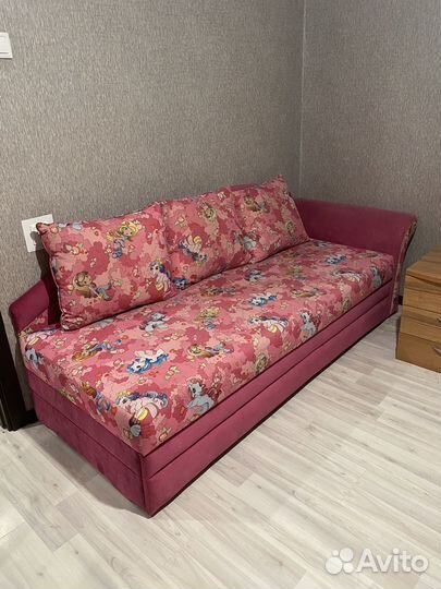 Диван,стол компьютерный