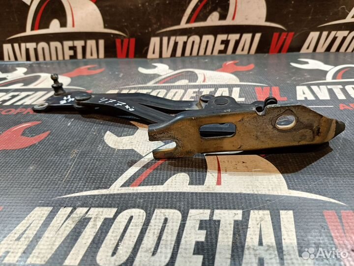 Петля крышки багажника Chevrolet Epica