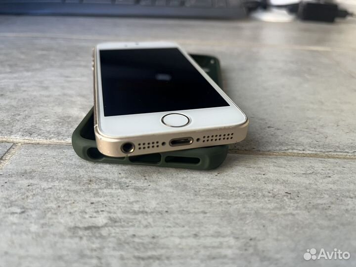 iPhone SE, 64 ГБ