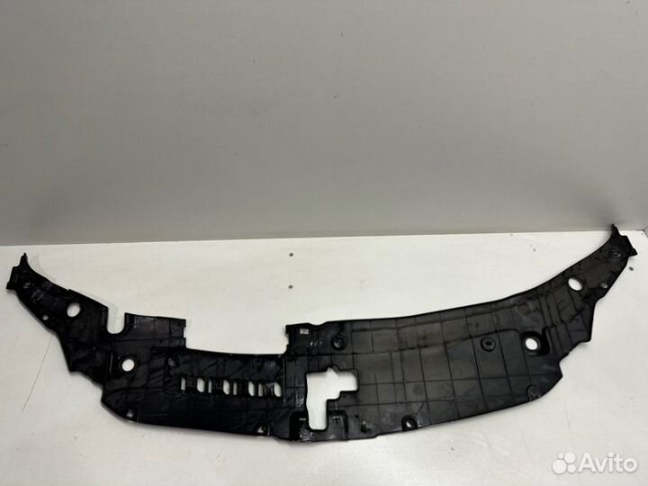 Накладка замка капота передняя Toyota Camry