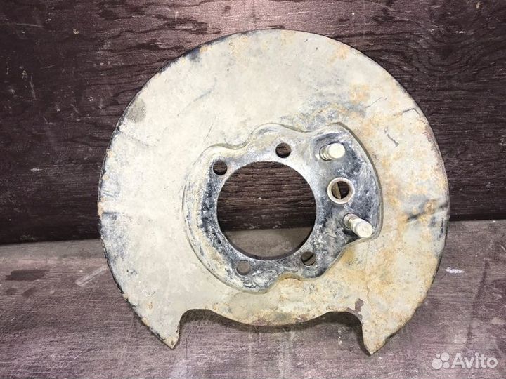 Кожух тормозного барабана задний правый Nissan