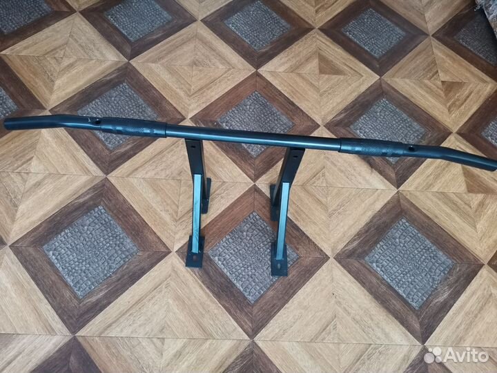 Турник настенный