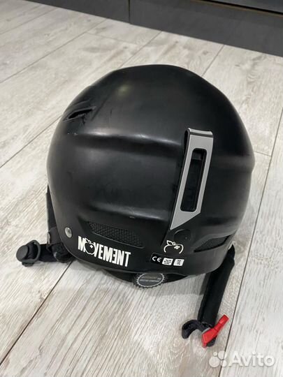 Горнолыжные очки и шлем