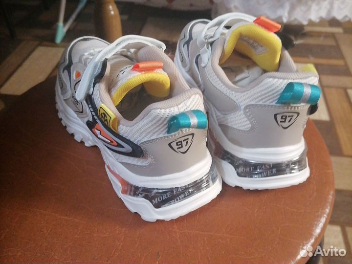 Кроссовки детские