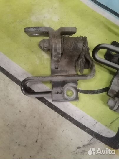 Петля двери VW Passat B6