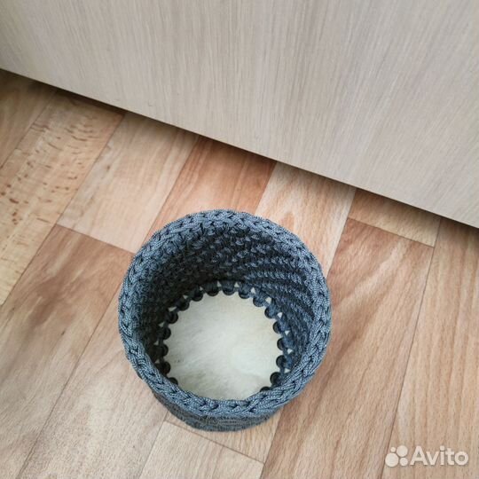 Вязаная корзинка ручной работы