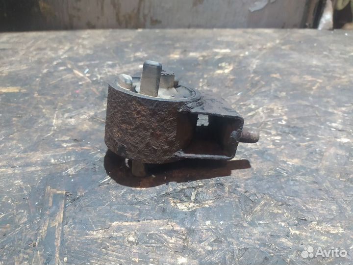 Опора двигателя передняя Mazda 626 GE (1991—1997)