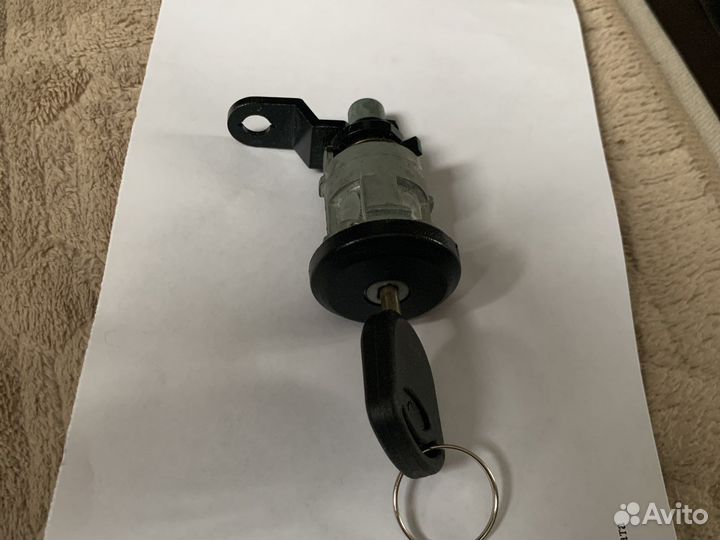 Личинка замка Форд Транзит 94