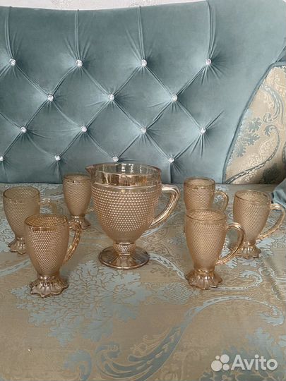 Кувшин и стаканы