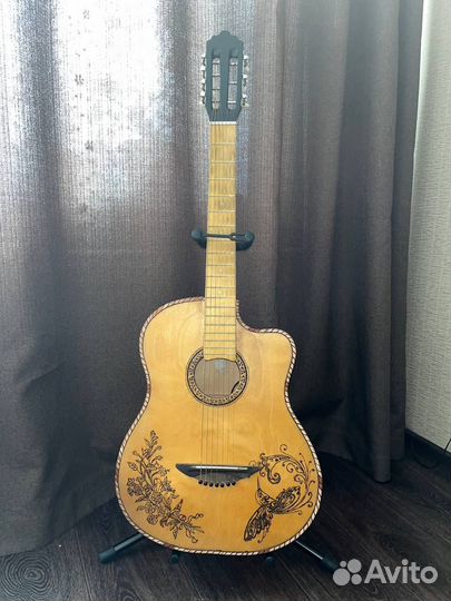 Подставка для гитары