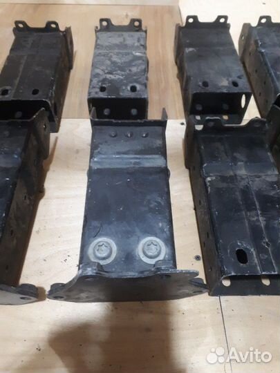 Кронштейн усилителя бампера мерседес 220,215