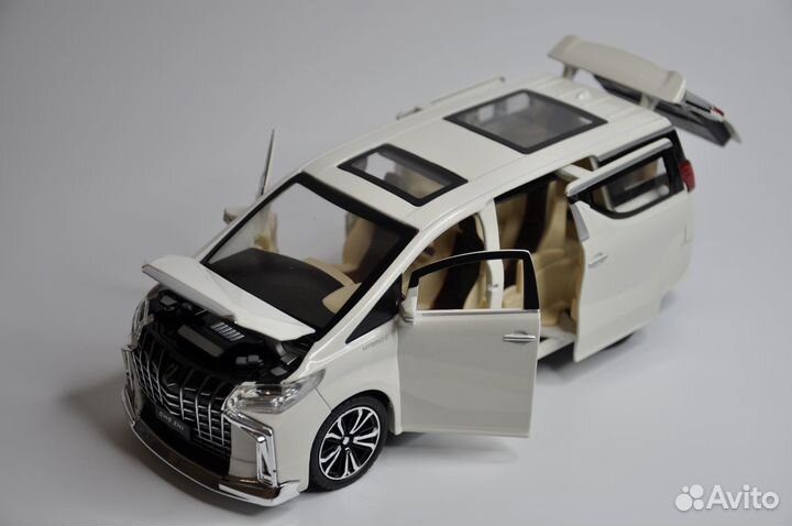 Модель автомобиля Toyota Alphard металл