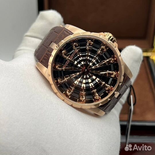 Часы Roger Dubuis