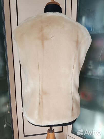 Жилетка из экомеха.Женская