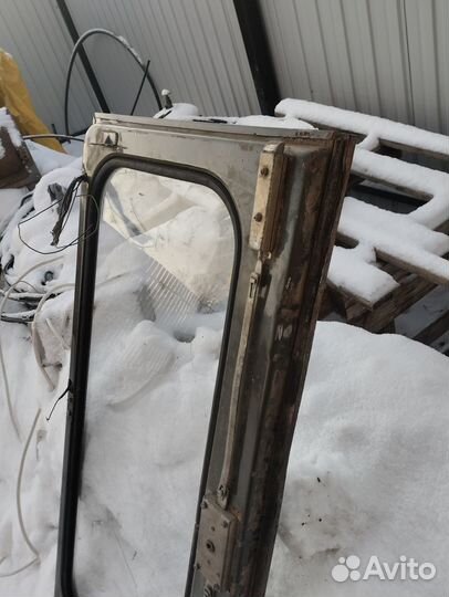 Продам рамку (хлопушка) со стеклом багажника