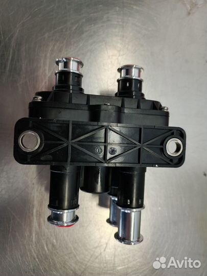 Клапан переключения топливных баков sitrak