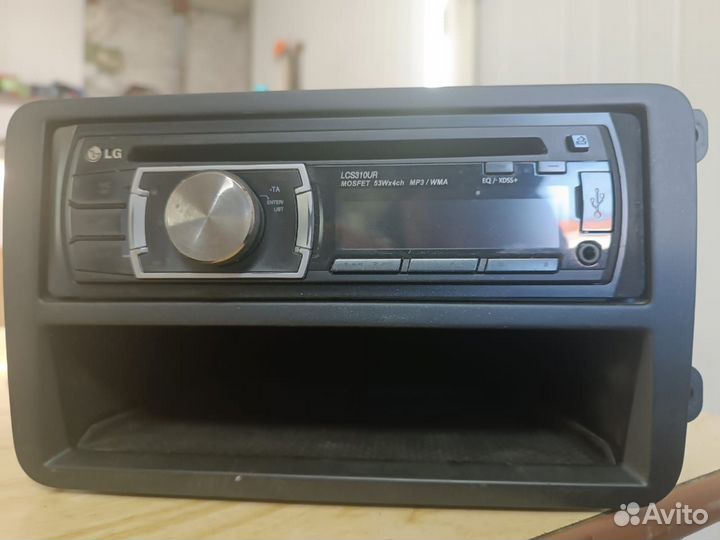 Продаю магнитолу LG LCS310UR