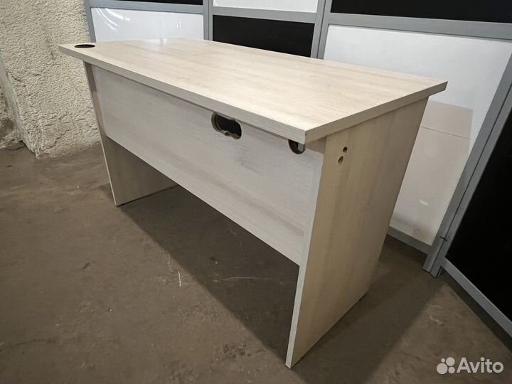 Компьютерный стол с дефектами ст012