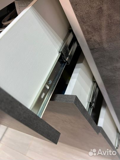 Кухонный гарнитур выставочный образец