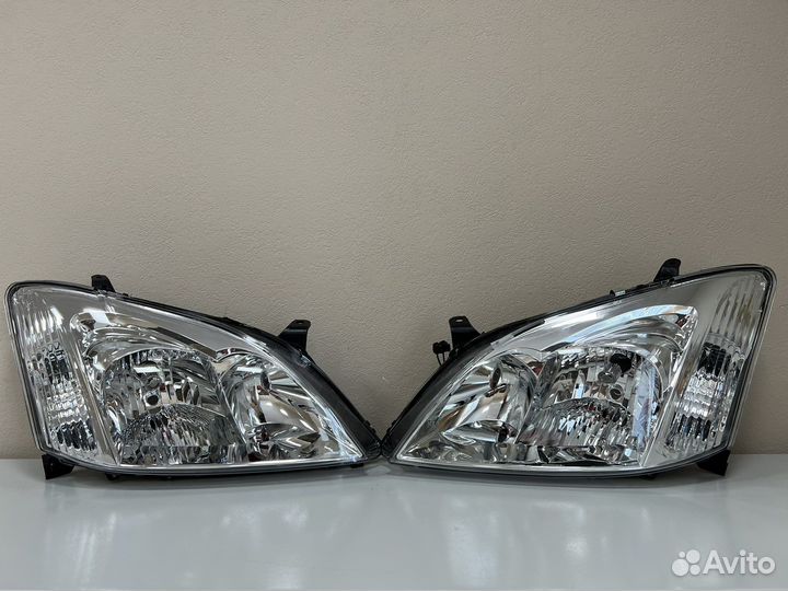 Фары Toyota Allex/Runx 02-04гг