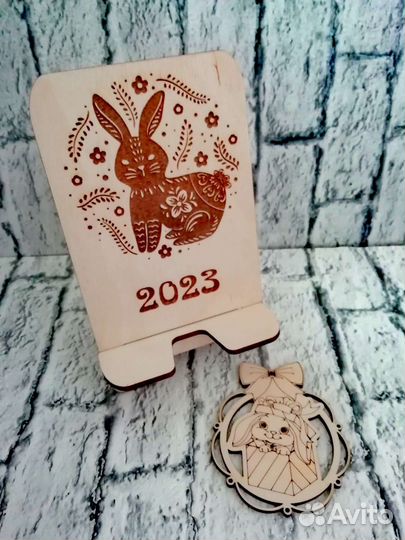 Подставка для телефона из дерева