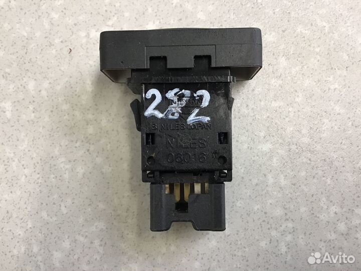 Кнопка аварийной сигнализации Nissan X-Trail (T31)