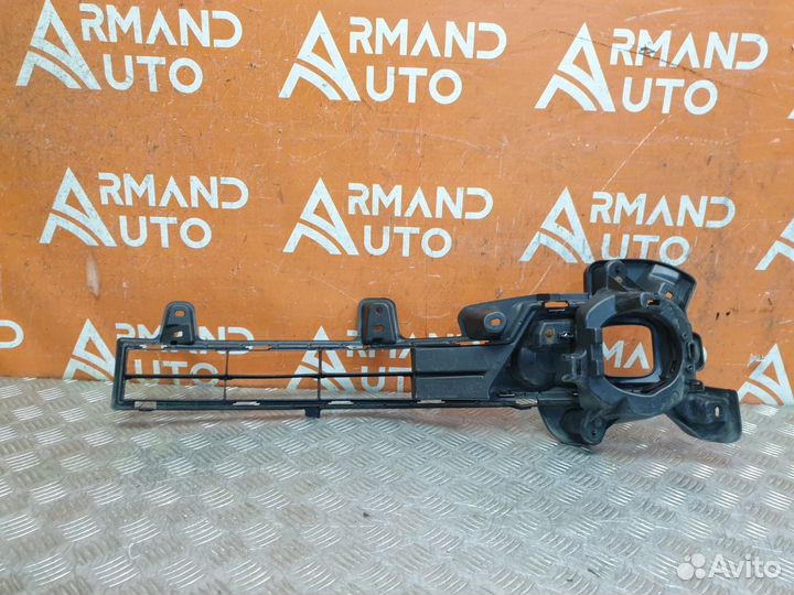 Решетка бампера передняя правая Toyota Land