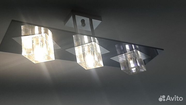 Стильный потолочный светильник