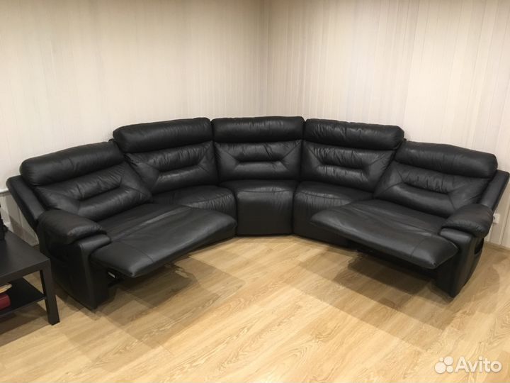 Кожаный диван