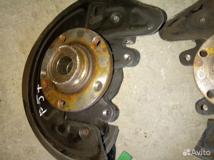 Поворотный кулак VW Passat B5+