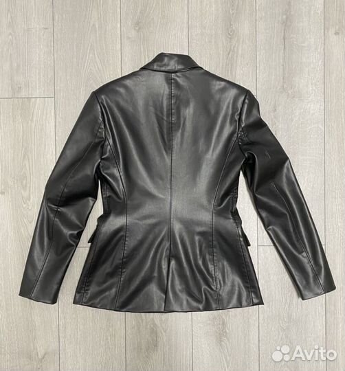 Кожаный пиджак zara