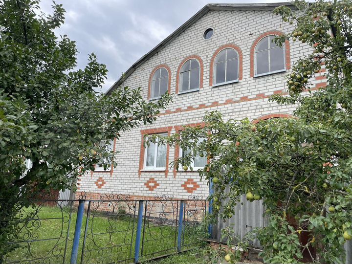 Дом 176 м² на участке 15 сот.