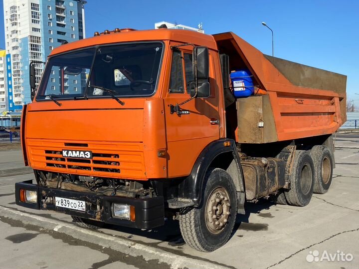 Водитель на камаз-самосвал