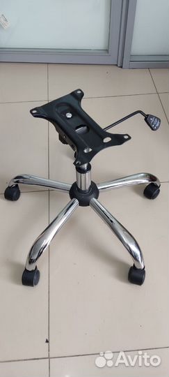 Нижнее основание компьютерного офисного кресла