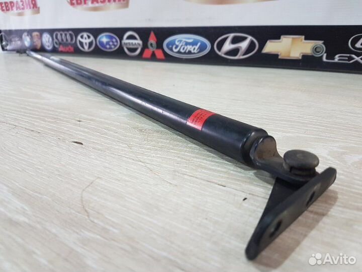 Амортизатор двери багажника задний левый Toyota