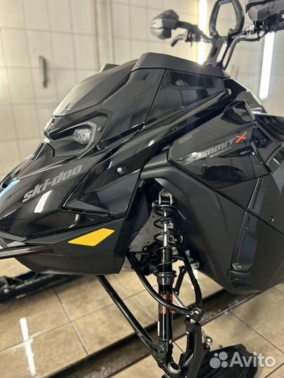 —BRP Skidoo Summit X Expert 165