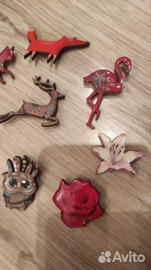 Значки, брошки красивые в мешочке из органзы